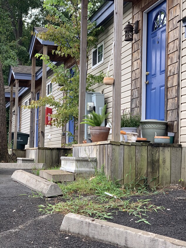 front of lofts - 1112 Cardinal St #108