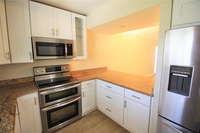 Building Photo - 1098 Villa Ln