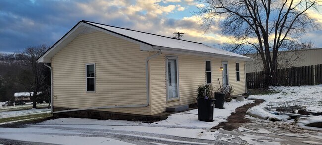 Foto del edificio - 3 Bedroom / 1 Bath Ranch Home  Rogersville TN