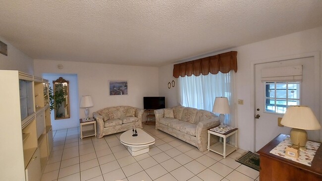 Foto del edificio - 134 Lake Pine Cir