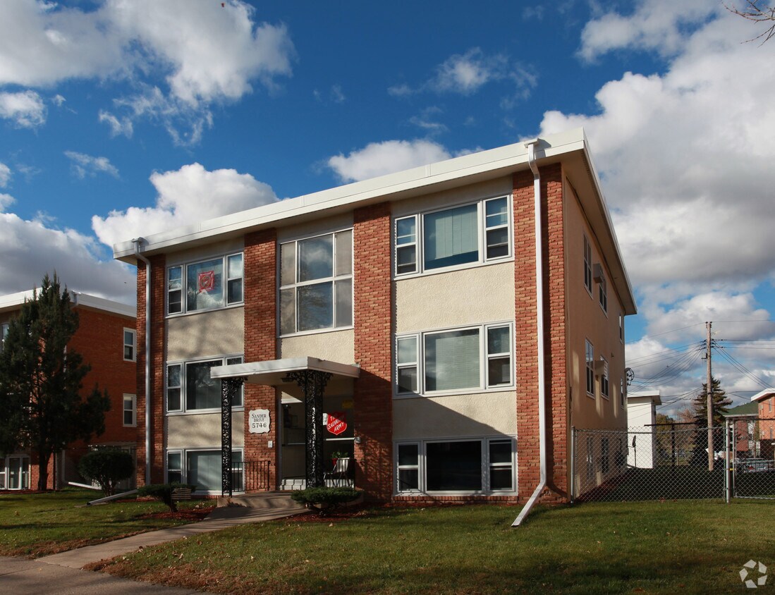 Foto del edificio - 5746 Sander Dr