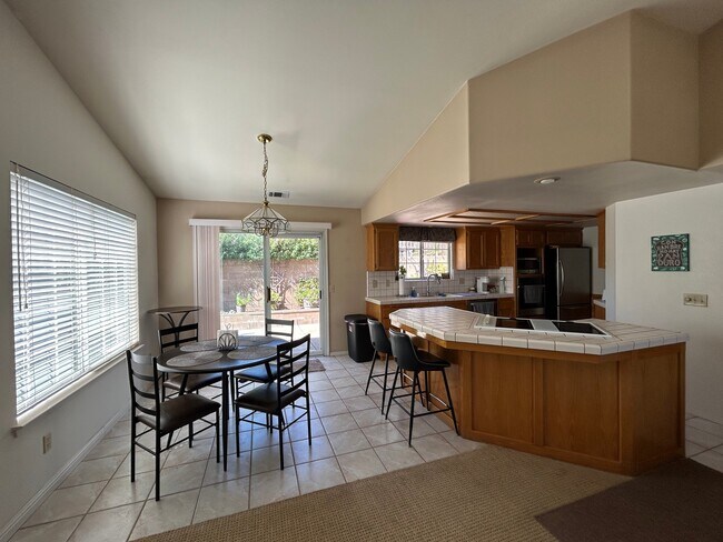 Foto del edificio - 1465 Oak Knoll Rd