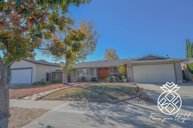 Building Photo - 5365 Roxanne Dr