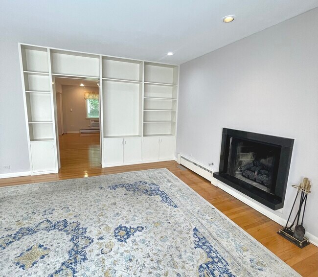 Foto del edificio - 1336 Hillside Dr