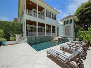 Building Photo - 613 14th Ave S