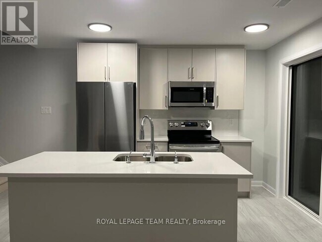 Photo du bâtiment - 301 Glenroy Gilbert Dr