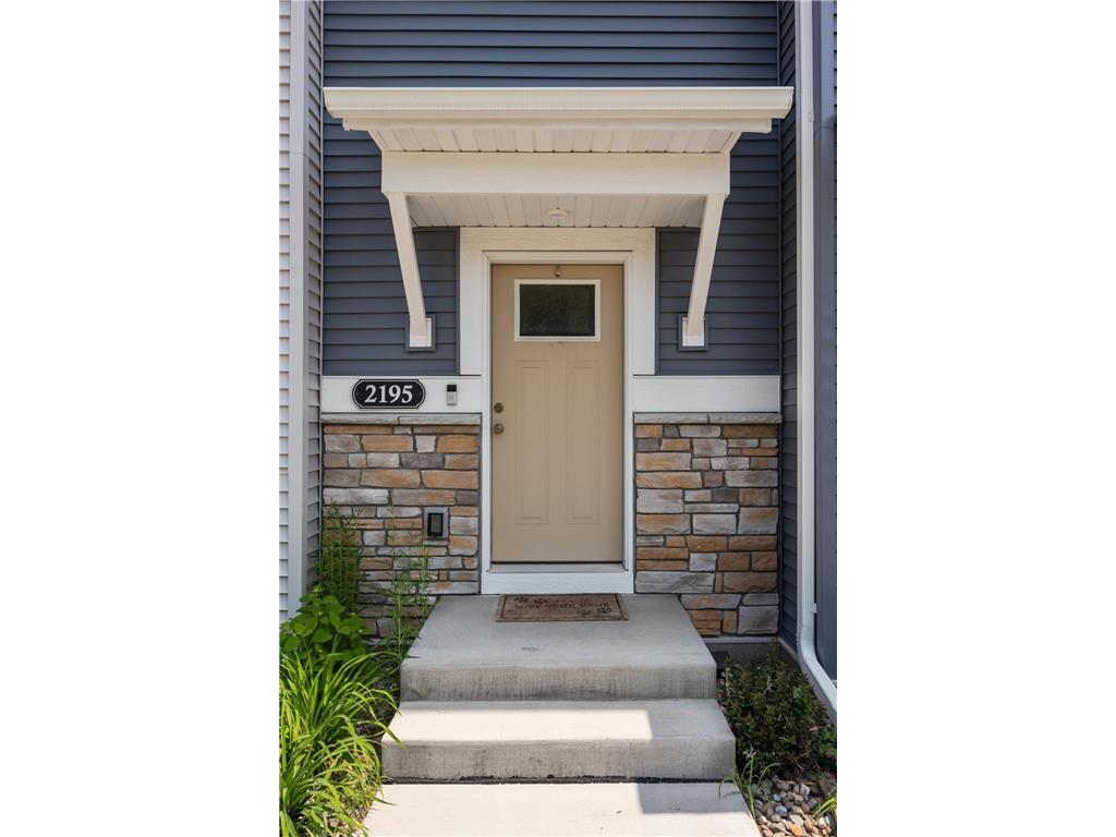 Primary Photo - 2195 Gateway Curv