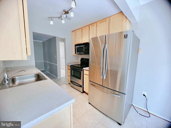 Foto del edificio - 8141 Needwood Rd