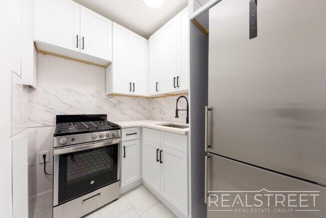 Foto del edificio - Renoavted 3 bed near YU campus in Washington Heights!