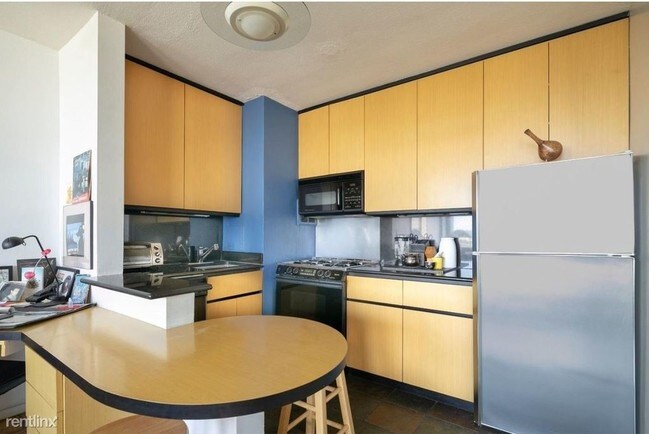 Building Photo - 1 br, 1 bath Condo - 220 Locust St Apt 12C