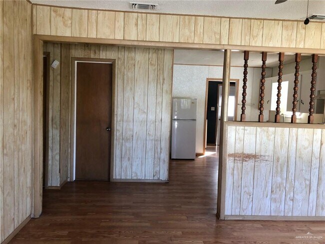 Building Photo - 509 W Hawk Ave