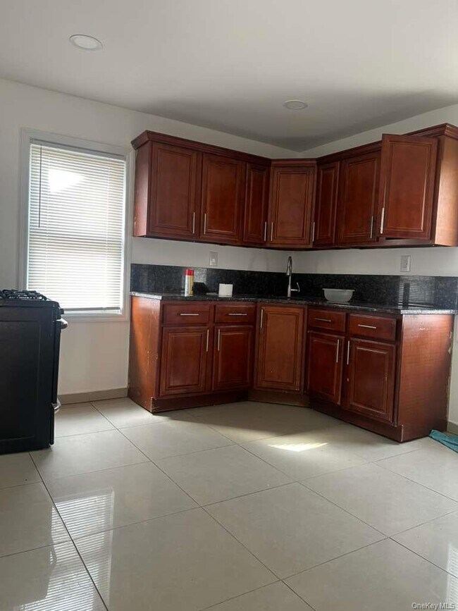 Foto del edificio - 241-25 144th Ave