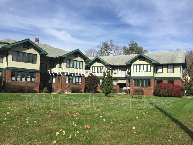 Foto del edificio - 3504 E Fall Creek Parkway North Dr