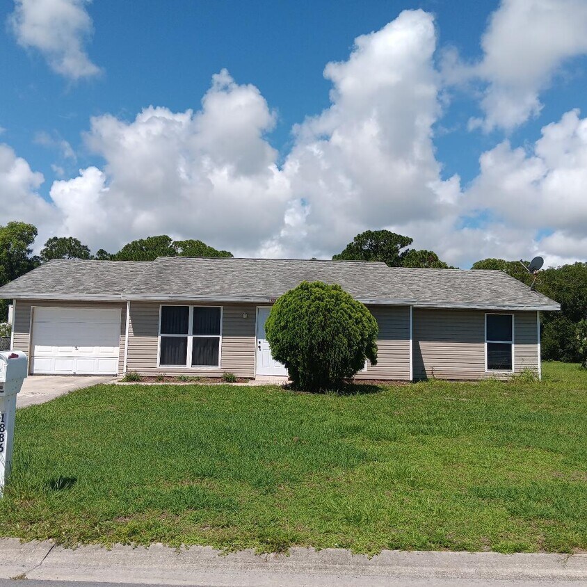 Primary Photo - 1886 SE Burgundy Ln