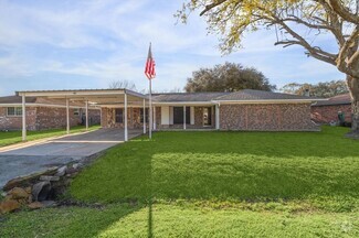 Building Photo - 412 Lyndale Dr