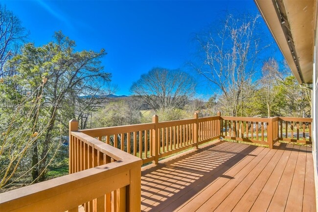 Foto del edificio - 1216 Bugscuffle Rd