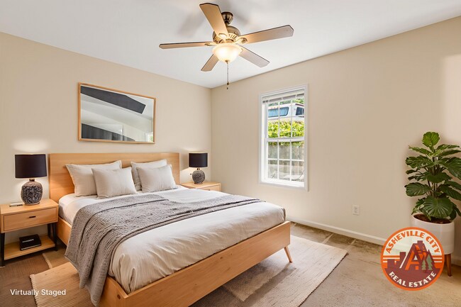 Building Photo - 3-Bedroom Home in West Asheville with Fenc...