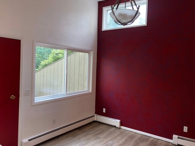 Área de comedor - 239 W Cook Ave