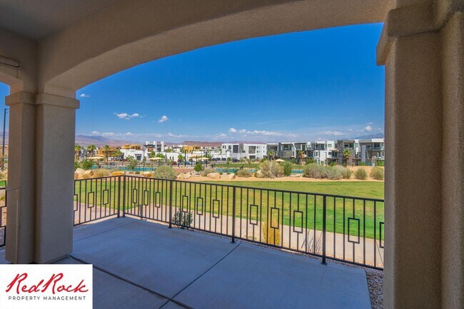 Building Photo - 3 Bedroom Townhome Located in Desert Color...