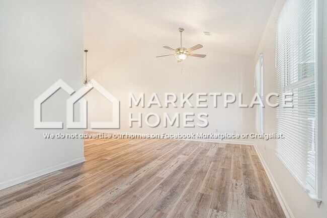 Foto del edificio - 525 Allana Dr