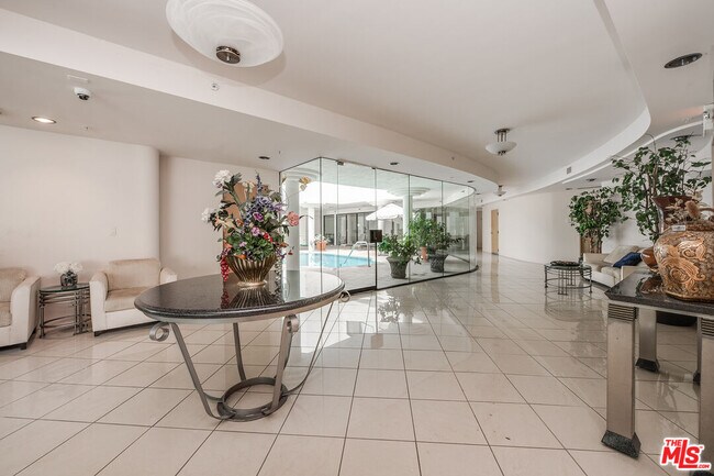Foto del edificio - 450 N Maple Dr
