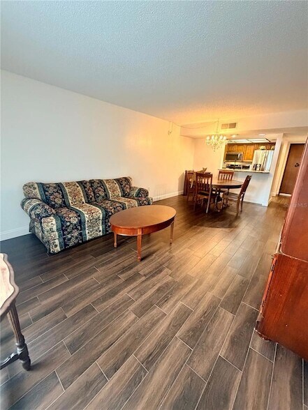 Foto del edificio - 13602 S Village Dr