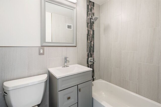 Building Photo - 135 Montgomery St