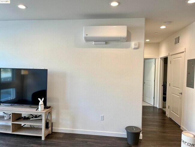 Foto del edificio - 2700 Wildflower Sta Pl