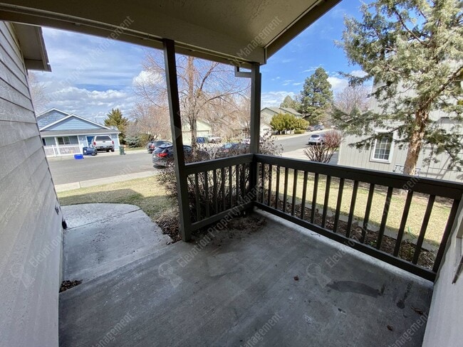 Building Photo - 959 NE Hidden Valley Dr