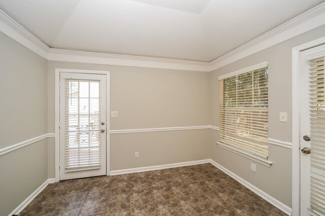 Foto del edificio - 6651 Elmore Woods Cove