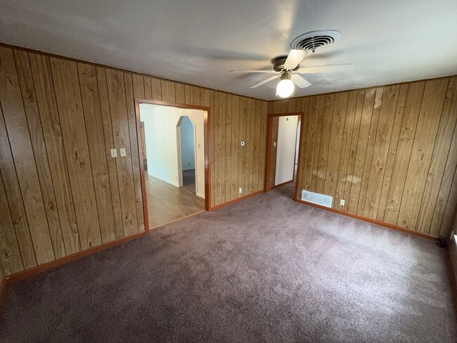 Building Photo - 906 Jefferis Ave
