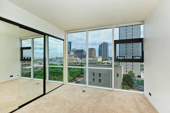 Foto del edificio - Amenities Galore in the Heart of Downtown!...