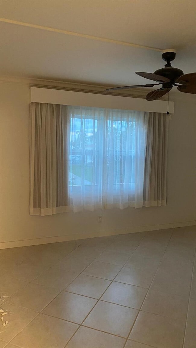 Foto del edificio - 230 N Federal Hwy