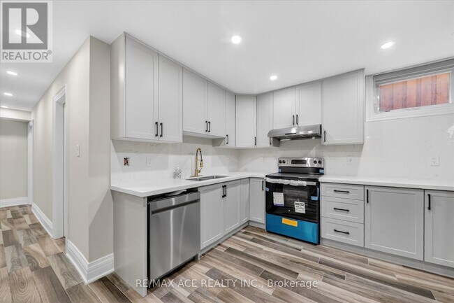 Building Photo - 90 Colonial Ave