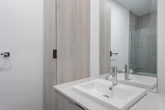 Building Photo - GM110