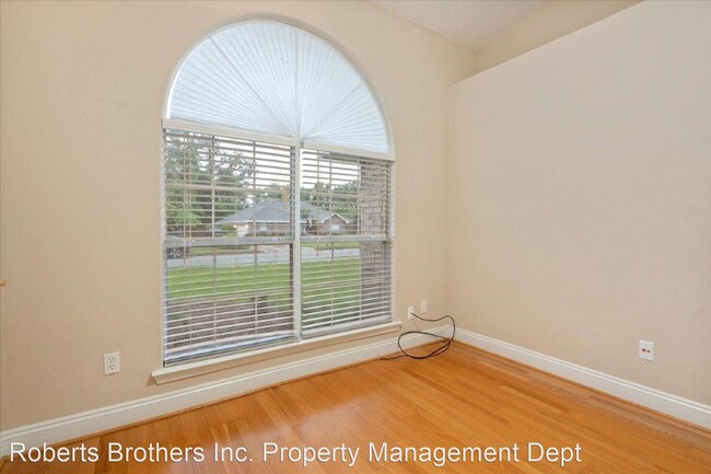 Foto del edificio - 4 br, 3 bath House - 9381 Marchand Ave.