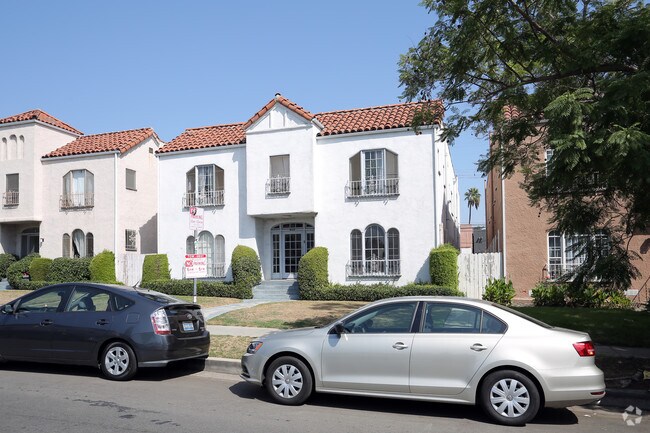 Building Photo - 418 N Hayworth Ave