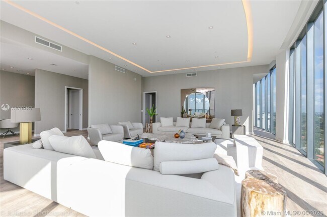 Building Photo - 2821 S Bayshore Dr