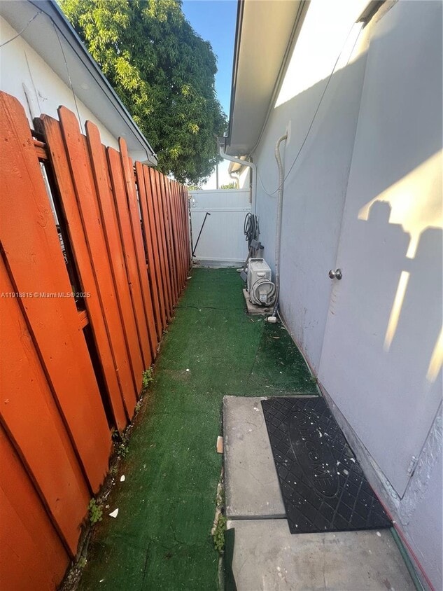 Primary Photo - 8480 NW 14th St