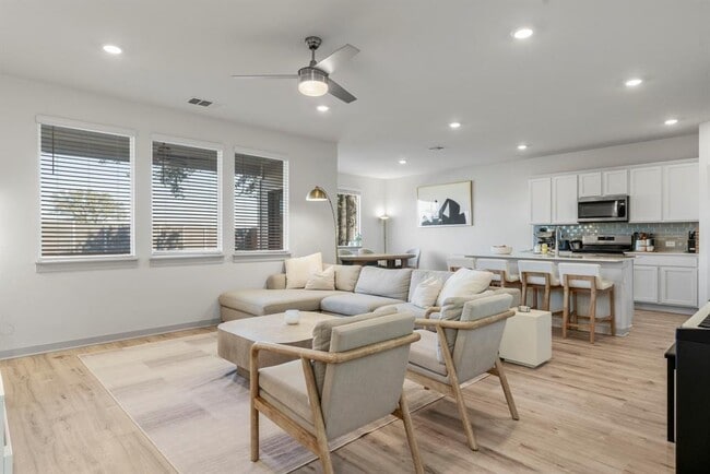 Foto del edificio - 217 Cupreata Ln