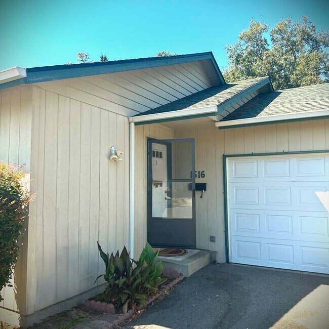 Foto del edificio - 1616 SW K St