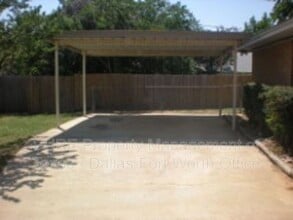 Building Photo - 7525 Windhaven Rd