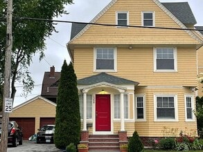 Building Photo - 1362 Narragansett Blvd