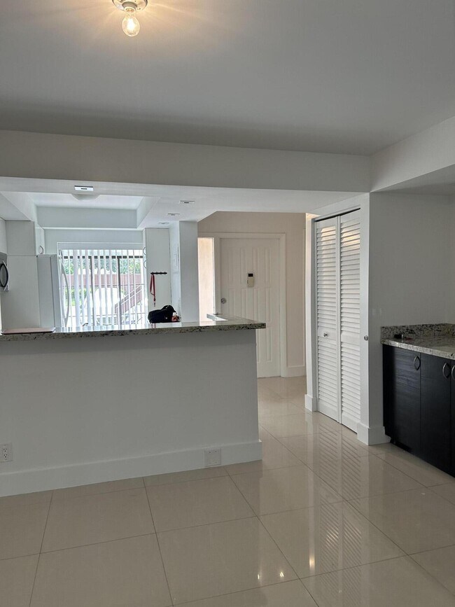 Foto del edificio - 2371 SW 15th St