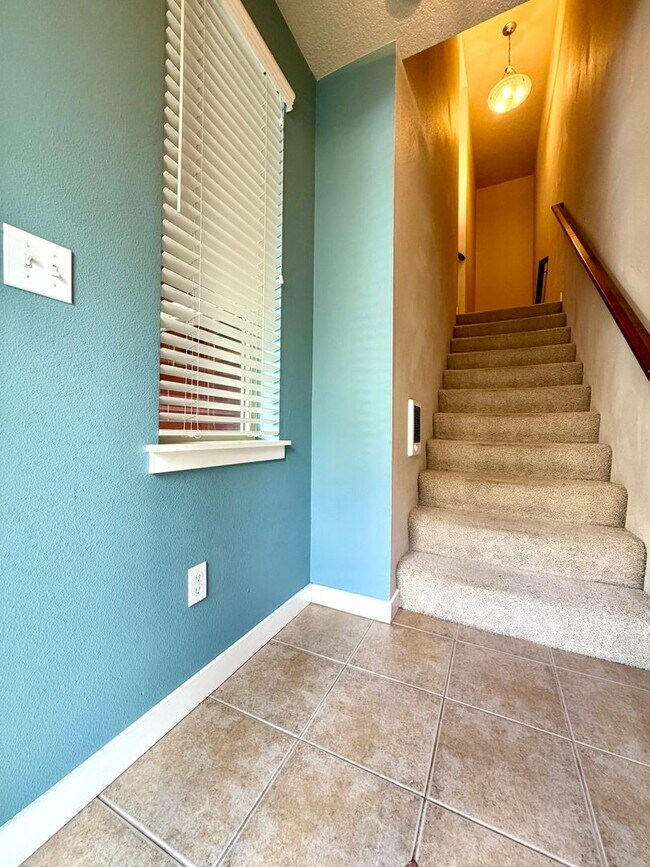 Building Photo - **50% OFF DECEMBER'S RENT** Sophisticated ...