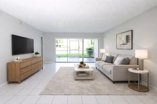 Foto del edificio - 7355 Woodmont Terrace