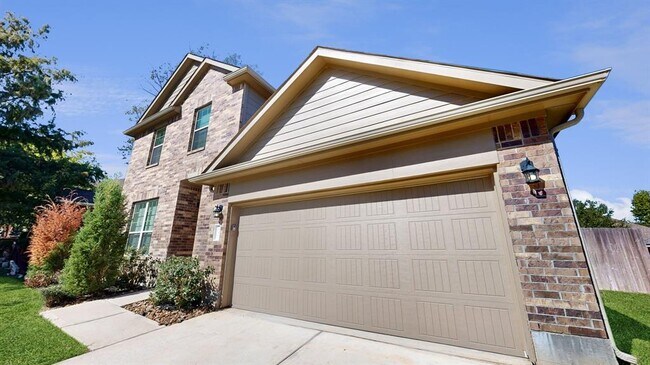 Building Photo - 515 Fantasy Ln