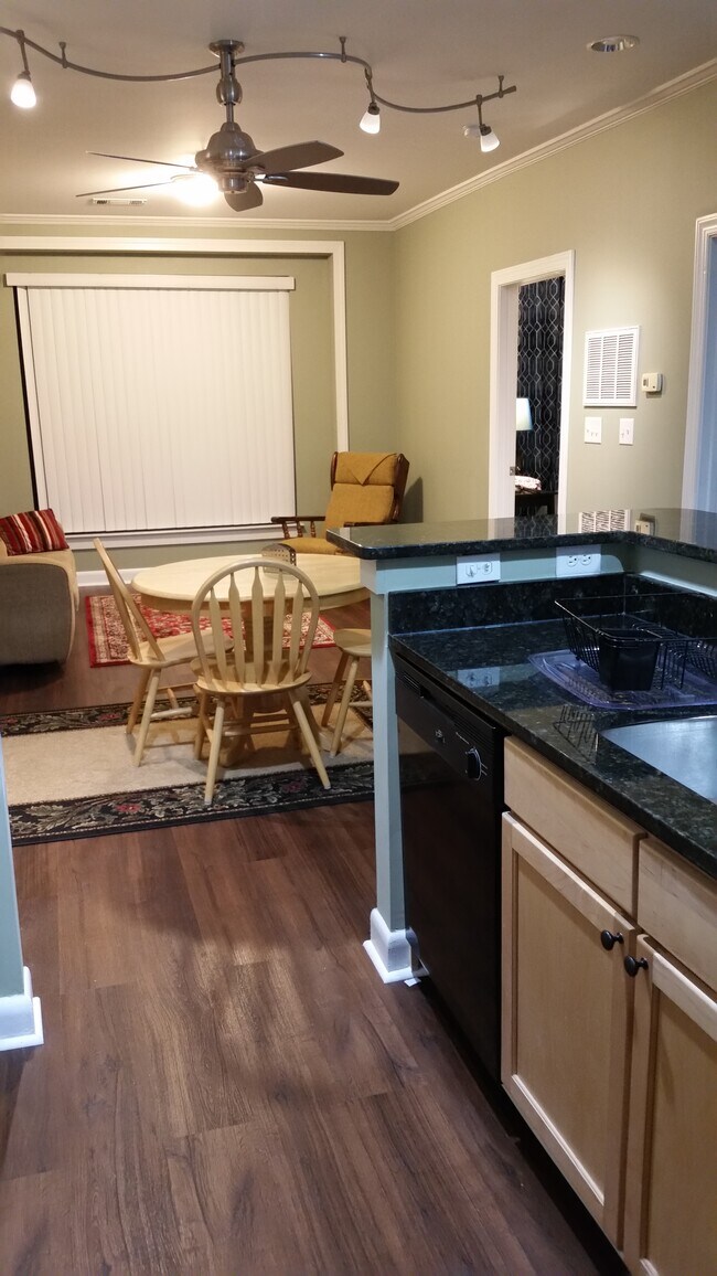 Foto del edificio - 411 W Washington St