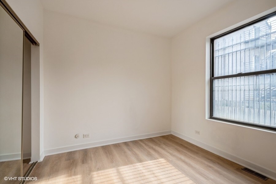 Foto principal - 2845 W Division St