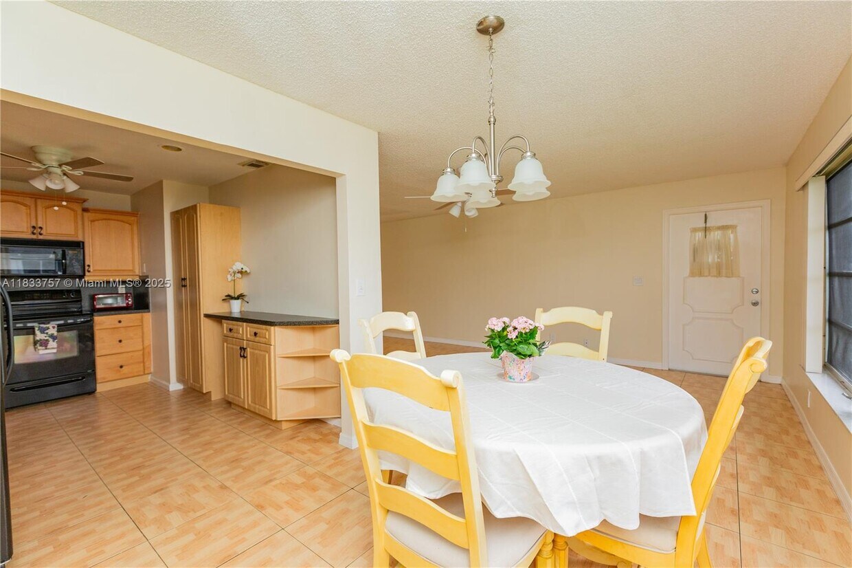 Foto principal - 1055 NW 83rd Ave